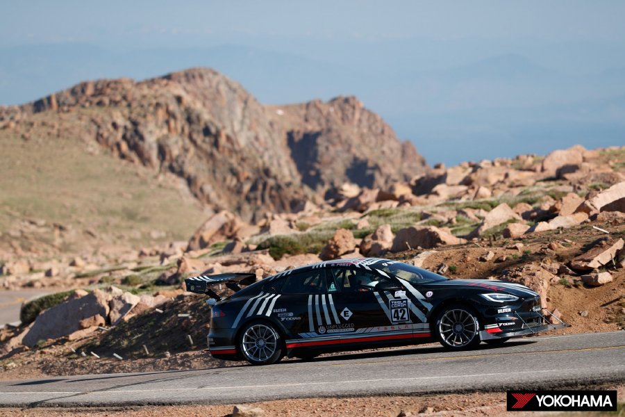 llantas yokohama triunfa en pikes peak