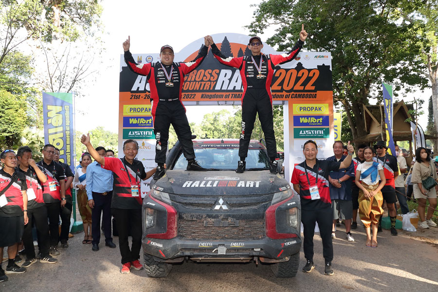 yokohama campeon en rally cross country de asia