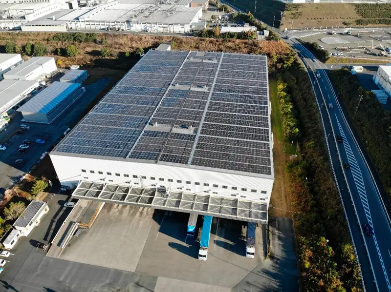 Planta-Yokohama-con-paneles-solares
