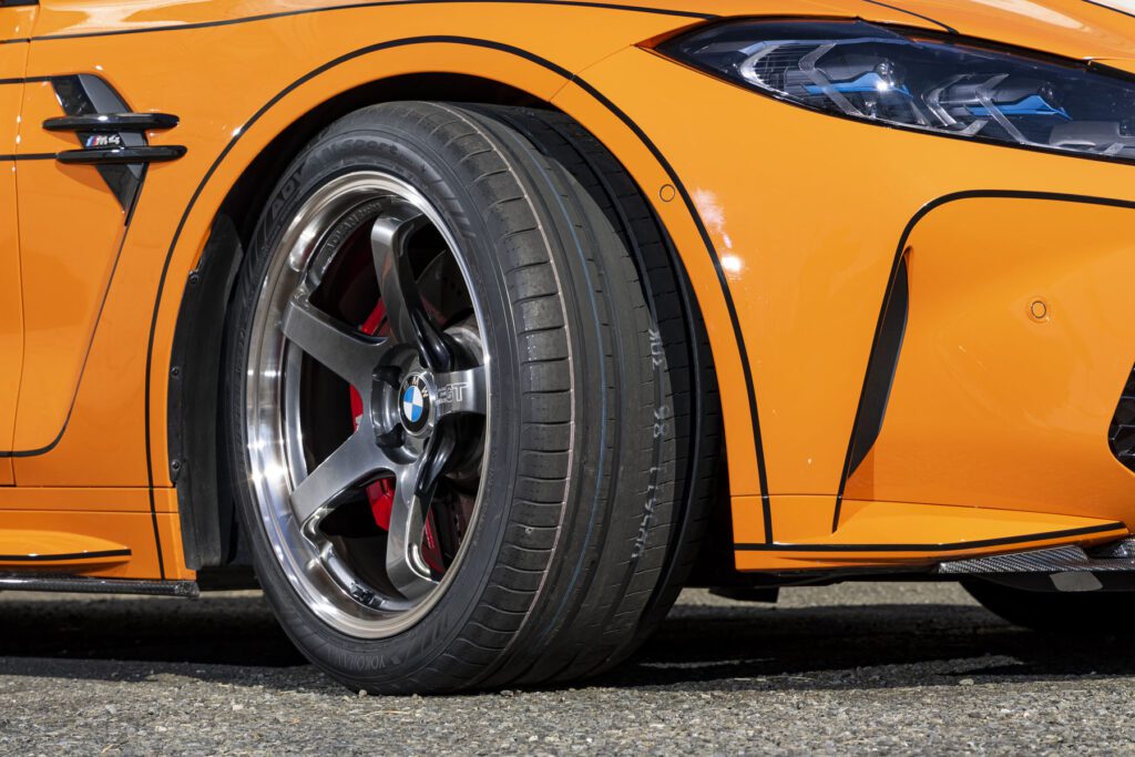 BMW M4 ADVAN SPORT