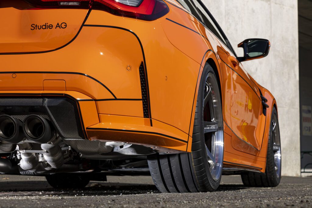 BMW M4 ADVAN SPORT