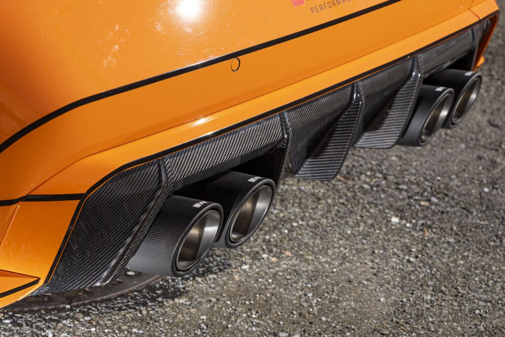 BMW M4 ADVAN SPORT